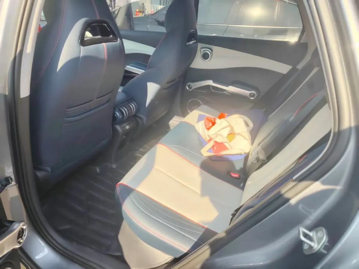 2022 Roewe RX5 MAX 1.5T 181HP L4 6AT,autocango,china used car exporter,china ev exporter,chinese used car exporter,chinese used ev exporter