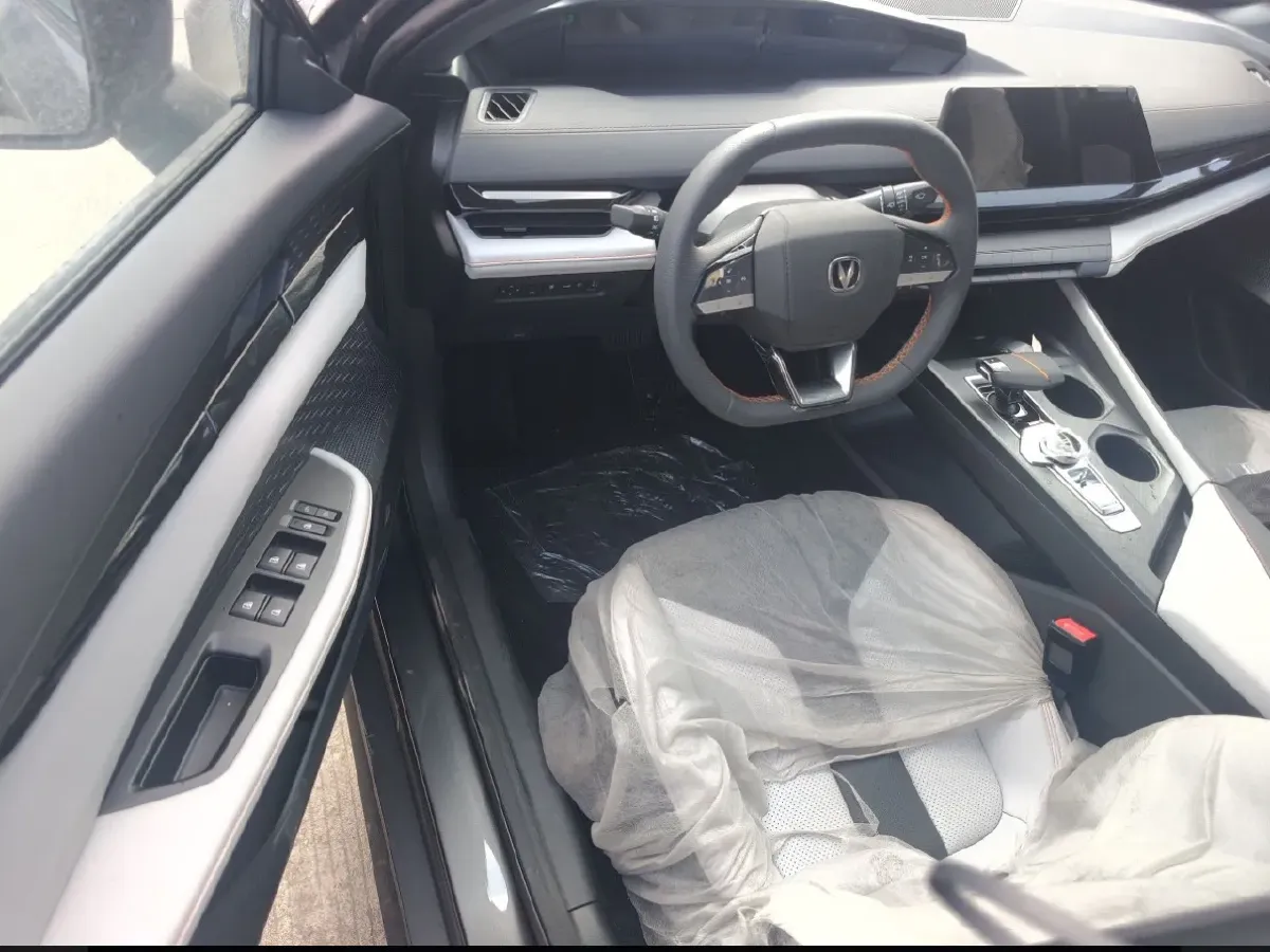 2024 ChangAn UNI-V iDD 1.5L 110HP L4 E-CVT PHEV 18.99KWH,autocango,china used car exporter,china ev exporter,chinese used car exporter,chinese used ev exporter