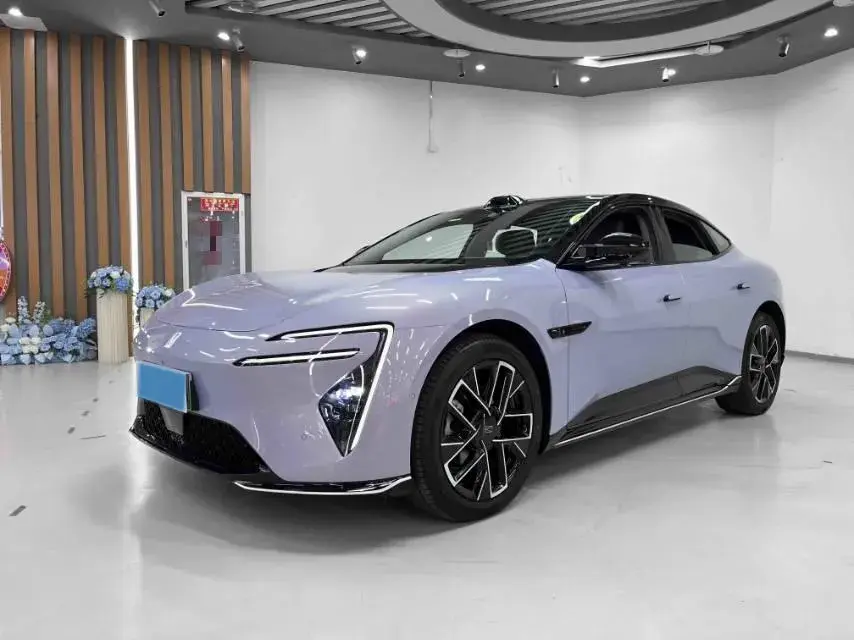 2025 Avatr 06 REEV 156HP REEV