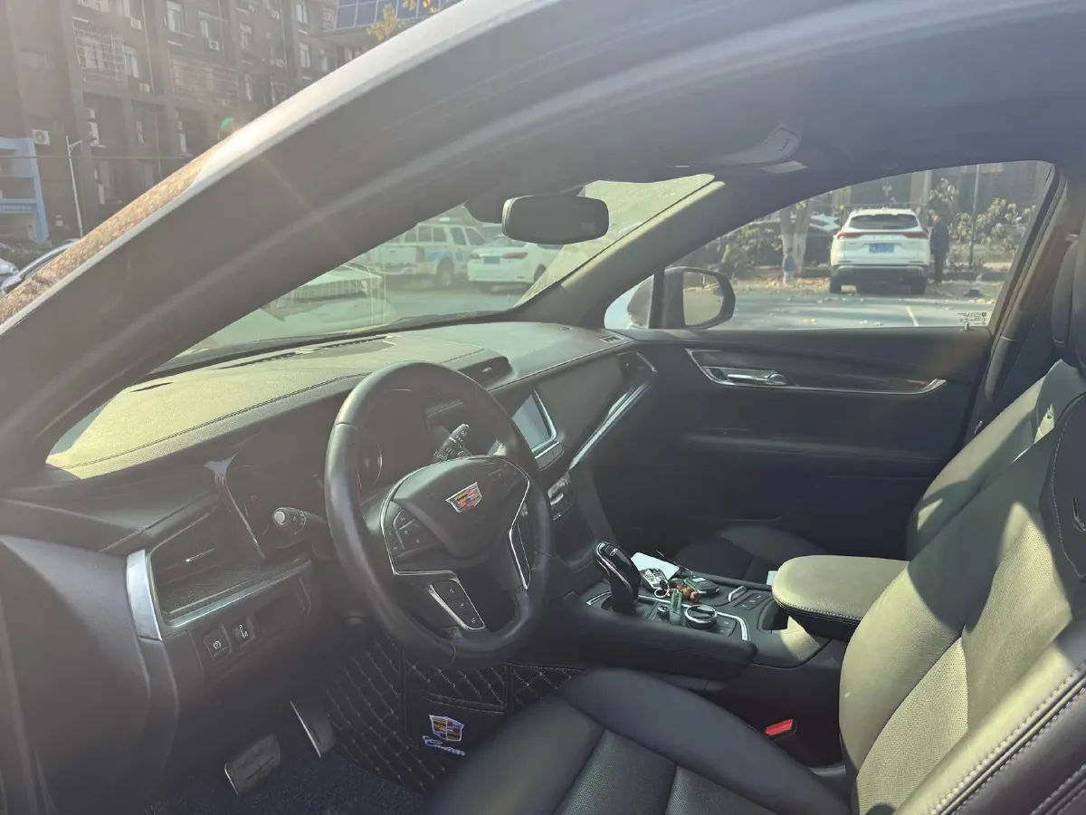 2022 Cadillac XT5 2.0T 237HP L4 9AT,autocango,china used car exporter,china ev exporter,chinese used car exporter,chinese used ev exporter