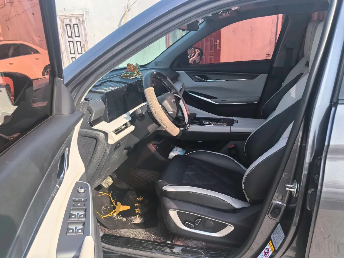 2023 ChangAn CS75 Plus 1.5T 188HP L4 8AT,autocango,china used car exporter,china ev exporter,chinese used car exporter,chinese used ev exporter