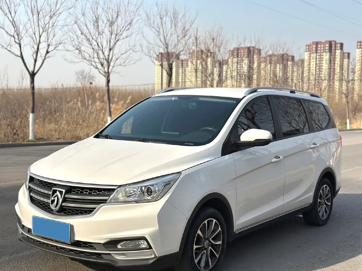 2019 BaoJun 730 1.5L 105HP L4 6MT,autocango,china used car exporter,china ev exporter,chinese used car exporter,chinese used ev exporter