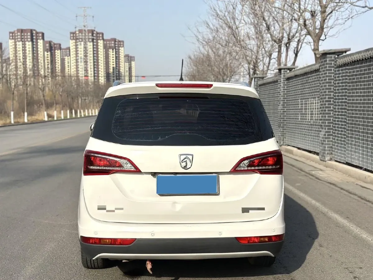 2019 BaoJun 730 1.5L 105HP L4 6MT,autocango,china used car exporter,china ev exporter,chinese used car exporter,chinese used ev exporter