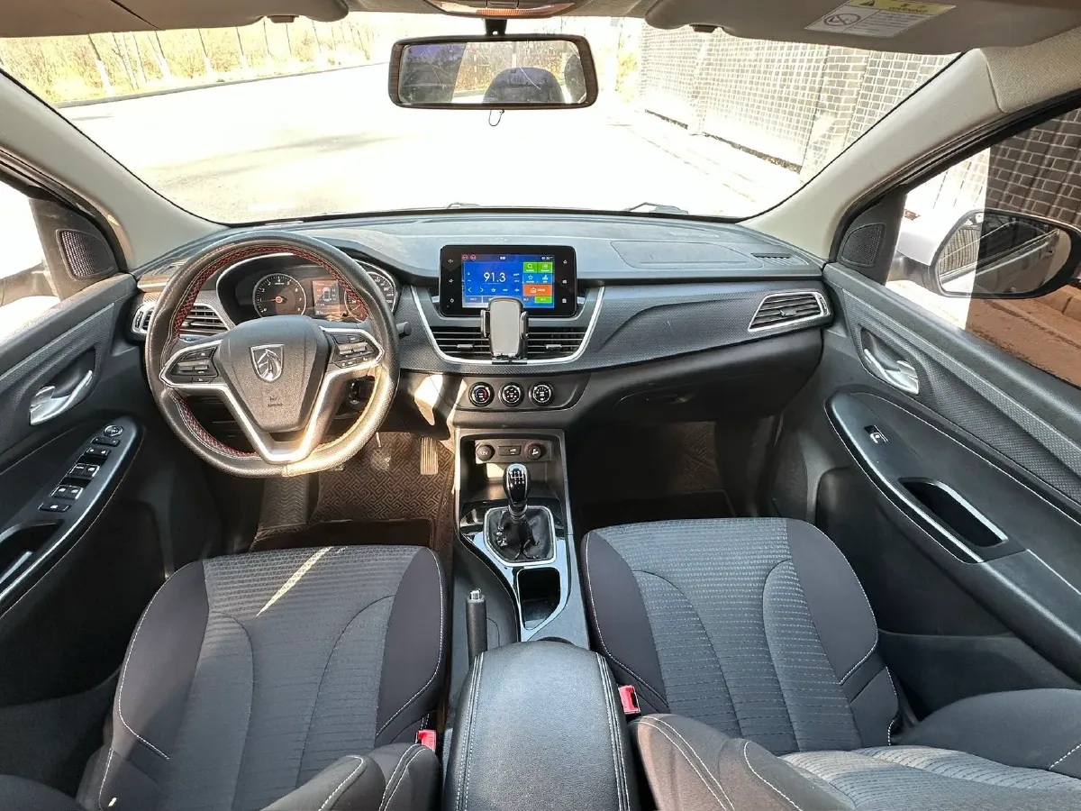 2019 BaoJun 730 1.5L 105HP L4 6MT,autocango,china used car exporter,china ev exporter,chinese used car exporter,chinese used ev exporter