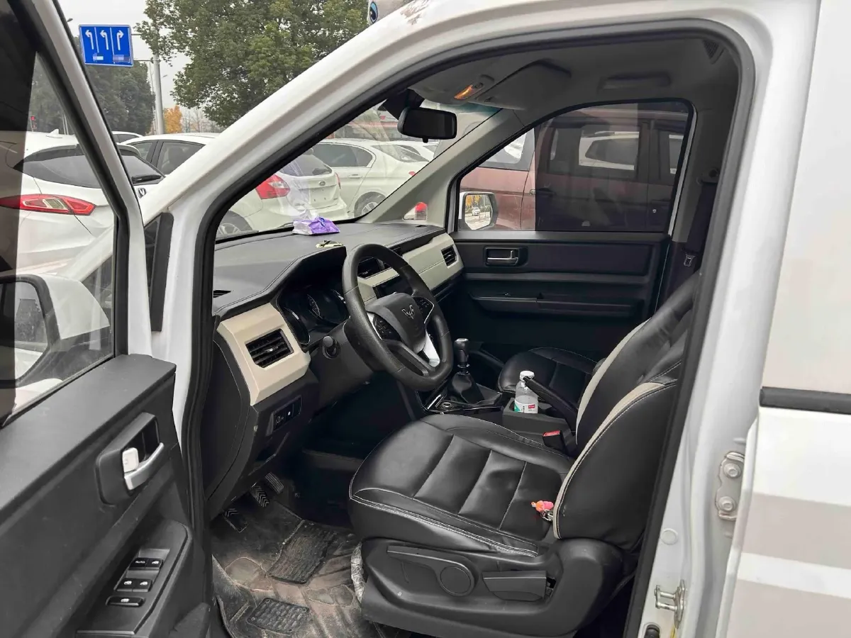 2020 WuLing HongGuang Plus 1.5L 99HP L4 6MT,autocango,china used car exporter,china ev exporter,chinese used car exporter,chinese used ev exporter