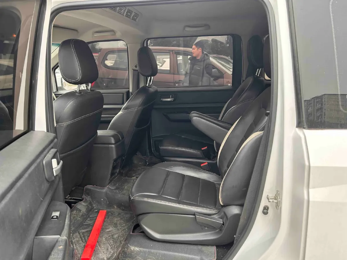 2020 WuLing HongGuang Plus 1.5L 99HP L4 6MT,autocango,china used car exporter,china ev exporter,chinese used car exporter,chinese used ev exporter