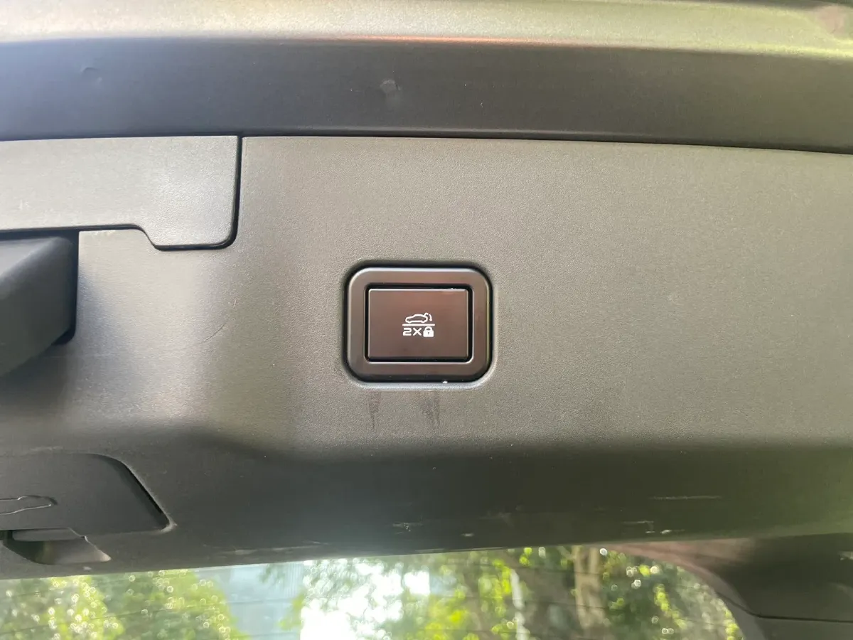 2023 ChangAn UNI-V iDD 1.5T 170HP L4 6TCT PHEV 18.4KWH,autocango,china used car exporter,china ev exporter,chinese used car exporter,chinese used ev exporter