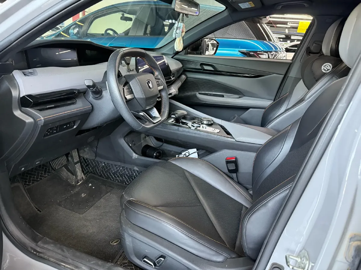 2022 ChangAn UNI-V 1.5T 188HP L4 7DCT,autocango,china used car exporter,china ev exporter,chinese used car exporter,chinese used ev exporter