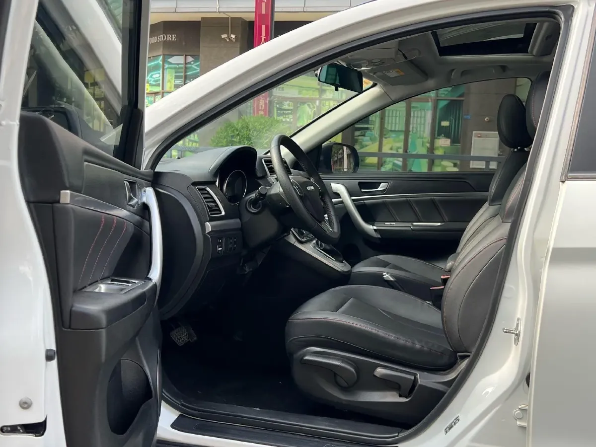 2019 Haval M6 1.5T 150HP L4 7DCT,autocango,china used car exporter,china ev exporter,chinese used car exporter,chinese used ev exporter
