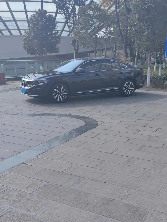 2025 Volkswagen Passat 2.0T 220HP L4 7DCT