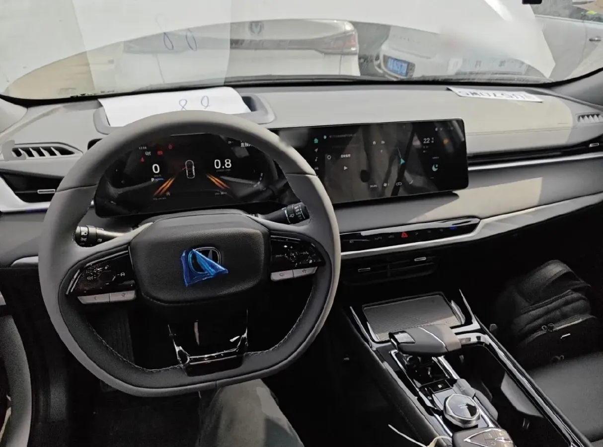 2023 ChangAn Raeton Plus 1.5T 188HP L4 7DCT,autocango,china used car exporter,china ev exporter,chinese used car exporter,chinese used ev exporter