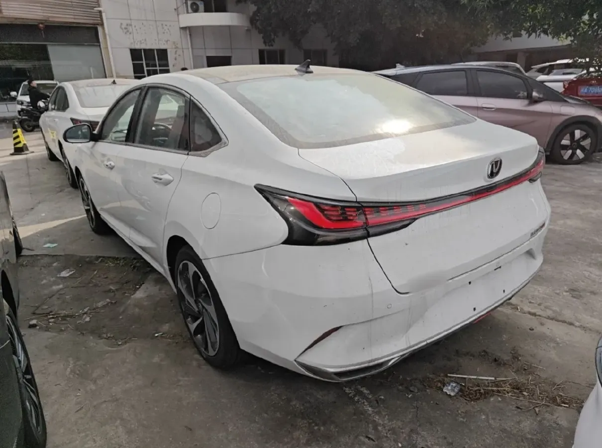 2023 ChangAn Raeton Plus 1.5T 188HP L4 7DCT,autocango,china used car exporter,china ev exporter,chinese used car exporter,chinese used ev exporter