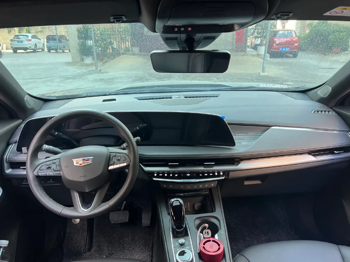 2024 Cadillac XT4 2.0T 237HP L4 9AT,autocango,china used car exporter,china ev exporter,chinese used car exporter,chinese used ev exporter