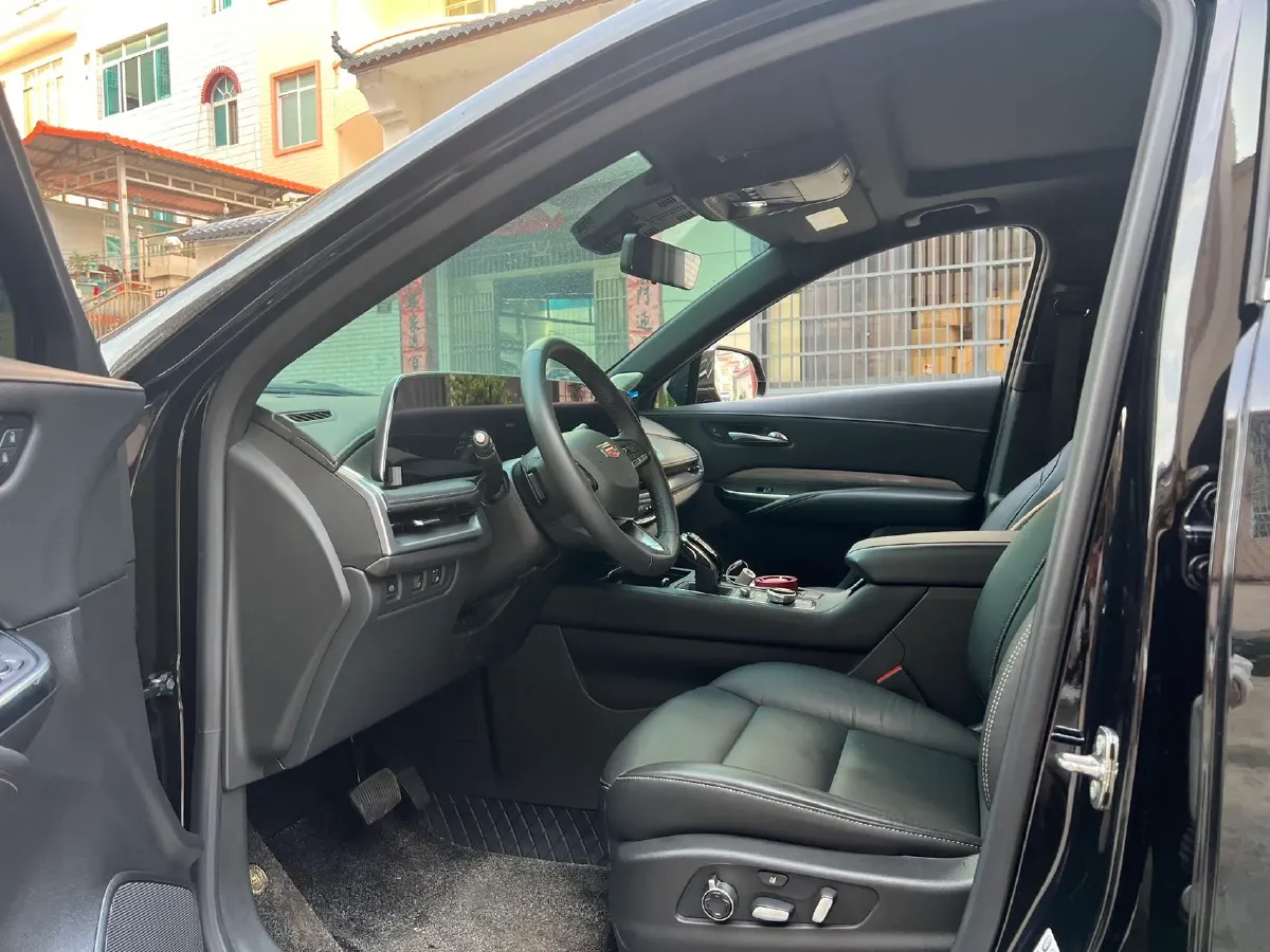 2024 Cadillac XT4 2.0T 237HP L4 9AT,autocango,china used car exporter,china ev exporter,chinese used car exporter,chinese used ev exporter