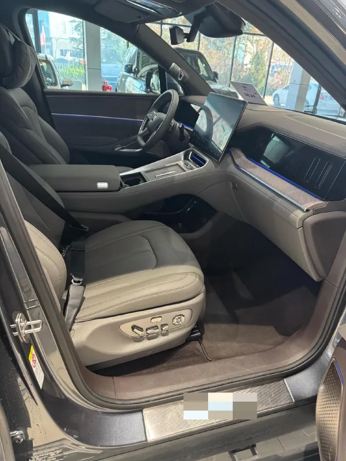 2025 Denza DenzaN9 2.0T 207HP L4 E-CVT PHEV,autocango,china used car exporter,china ev exporter,chinese used car exporter,chinese used ev exporter