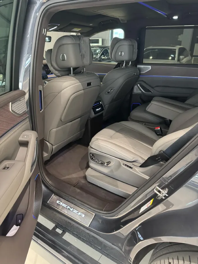 2025 Denza DenzaN9 2.0T 207HP L4 E-CVT PHEV,autocango,china used car exporter,china ev exporter,chinese used car exporter,chinese used ev exporter