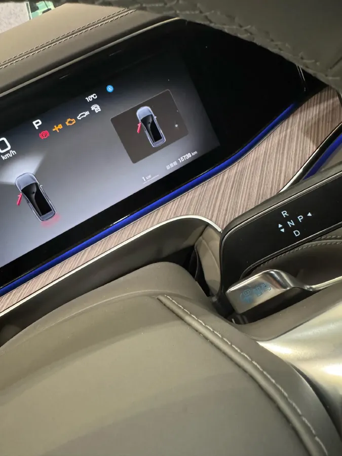 2025 Denza DenzaN9 2.0T 207HP L4 E-CVT PHEV,autocango,china used car exporter,china ev exporter,chinese used car exporter,chinese used ev exporter