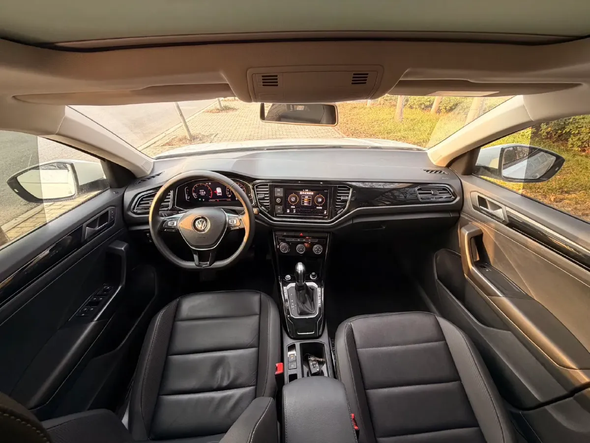 2020 Volkswagen T-Roc 1.4T 150HP L4 7DCT,autocango,china used car exporter,china ev exporter,chinese used car exporter,chinese used ev exporter