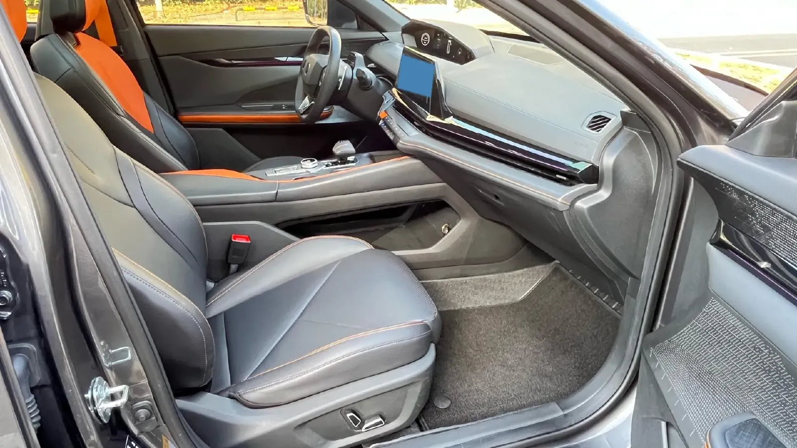 2022 ChangAn UNI-V 1.5T 188HP L4 7DCT,autocango,china used car exporter,china ev exporter,chinese used car exporter,chinese used ev exporter