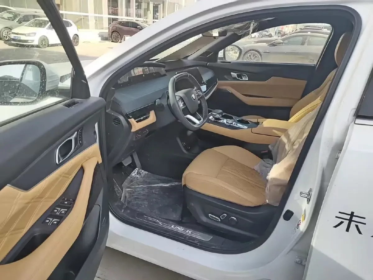 2021 ChangAn UNI-K 2.0T 233HP L4 8AT,autocango,china used car exporter,china ev exporter,chinese used car exporter,chinese used ev exporter