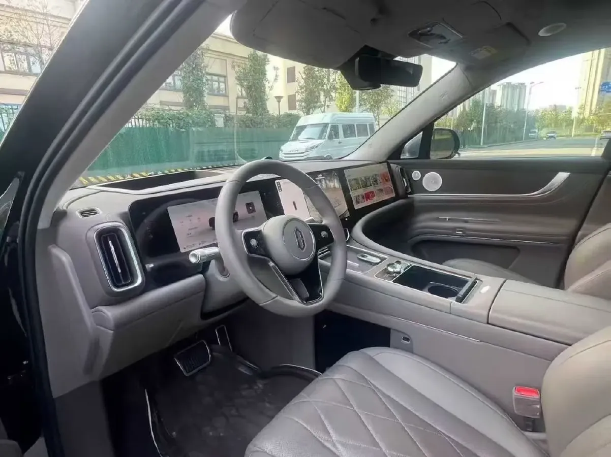 2025 AITO AITO M9 REEV 160HP REEV 52KWH,autocango,china used car exporter,china ev exporter,chinese used car exporter,chinese used ev exporter