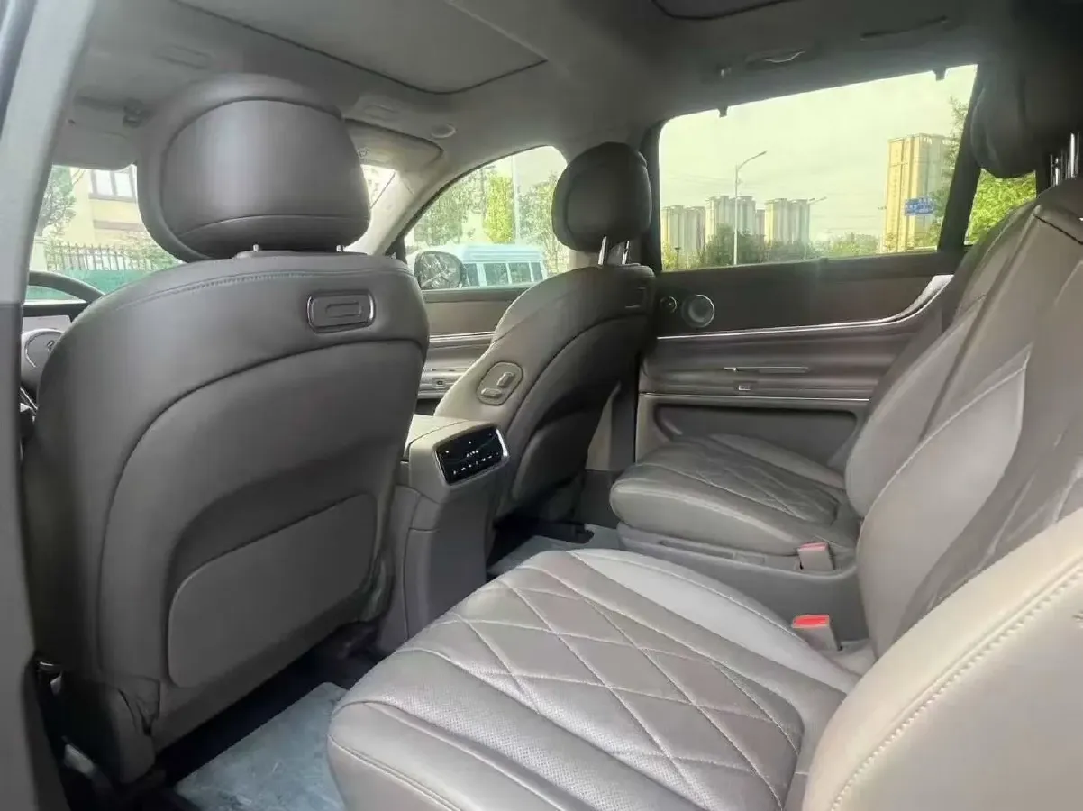 2025 AITO AITO M9 REEV 160HP REEV 52KWH,autocango,china used car exporter,china ev exporter,chinese used car exporter,chinese used ev exporter