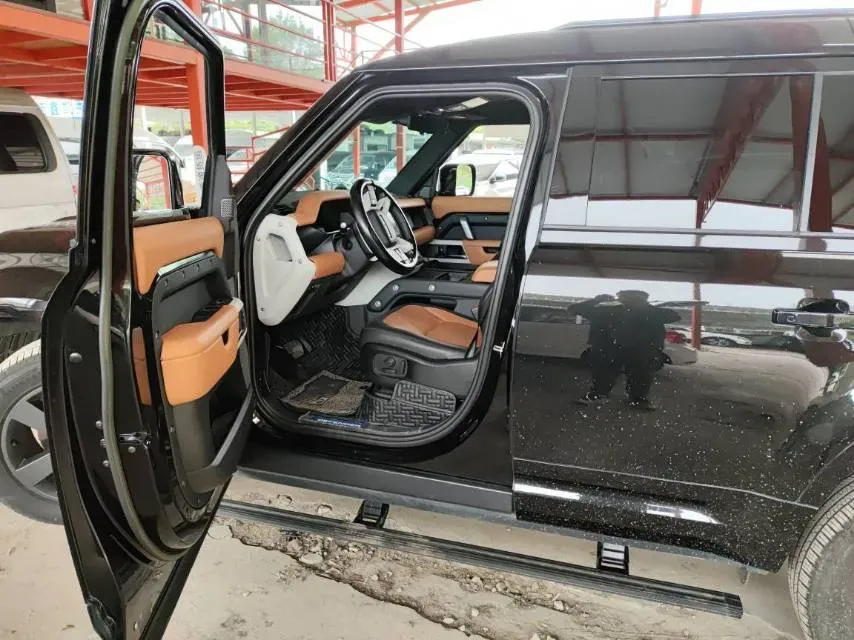 2023 Land Rover Defender 3.0T 400HP L6 8AT,autocango,china used car exporter,china ev exporter,chinese used car exporter,chinese used ev exporter