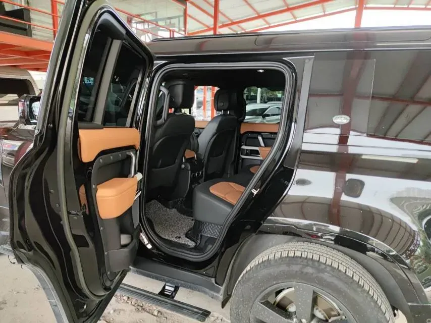 2023 Land Rover Defender 3.0T 400HP L6 8AT,autocango,china used car exporter,china ev exporter,chinese used car exporter,chinese used ev exporter