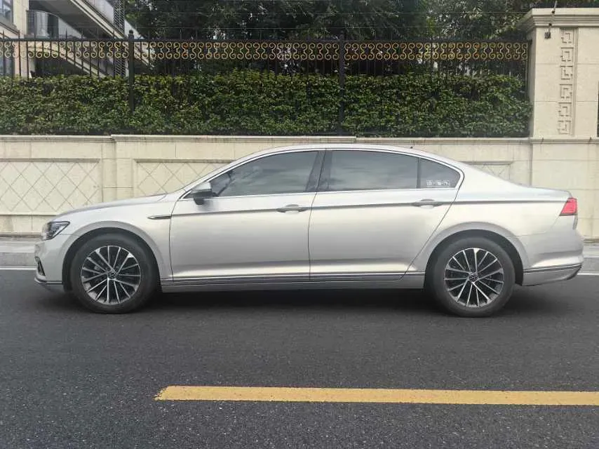 2020 Volkswagen Magotan 2.0T 186HP L4 7DCT,autocango,china used car exporter,china ev exporter,chinese used car exporter,chinese used ev exporter