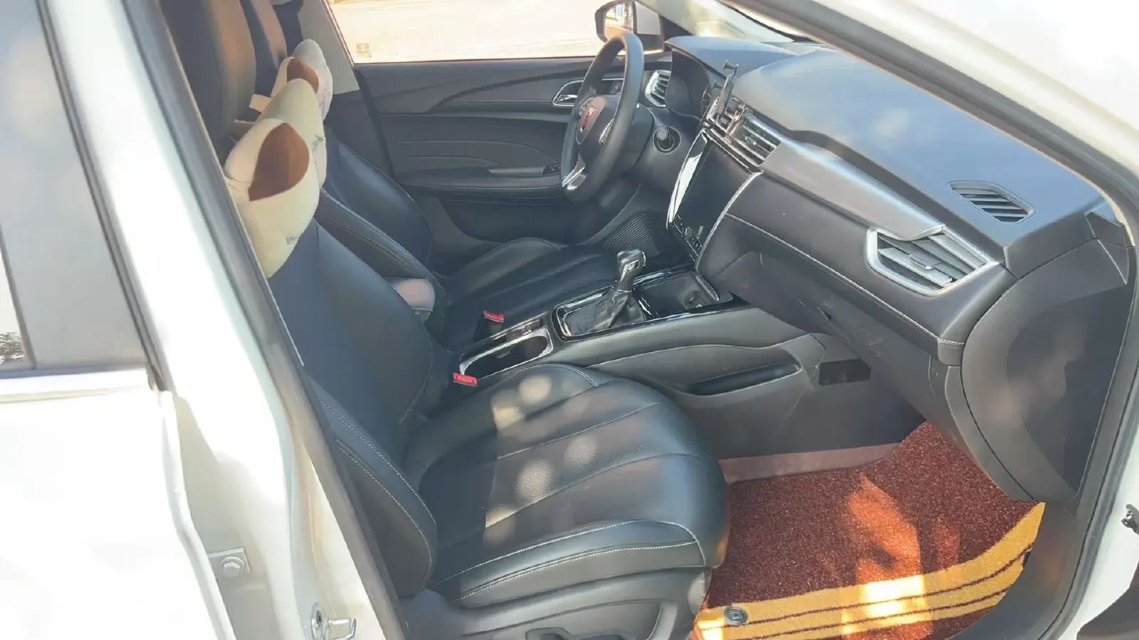 2019 Roewe i5 1.5L 120HP L4 CVT,autocango,china used car exporter,china ev exporter,chinese used car exporter,chinese used ev exporter