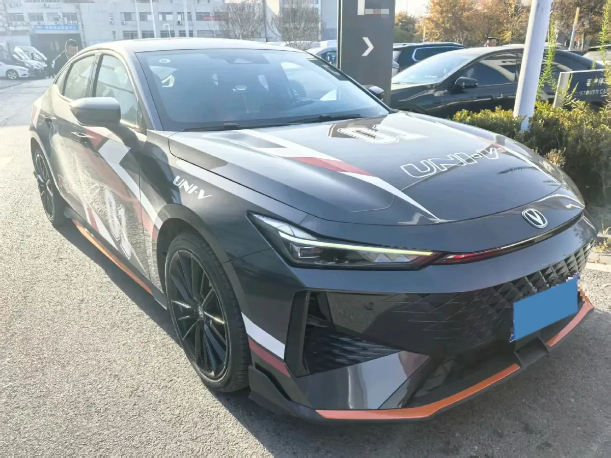 2024 ChangAn UNI-V 1.5T 188HP L4 7DCT,autocango,china used car exporter,china ev exporter,chinese used car exporter,chinese used ev exporter