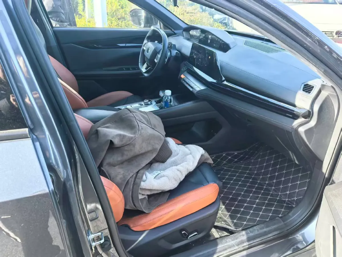 2024 ChangAn UNI-V 1.5T 188HP L4 7DCT,autocango,china used car exporter,china ev exporter,chinese used car exporter,chinese used ev exporter