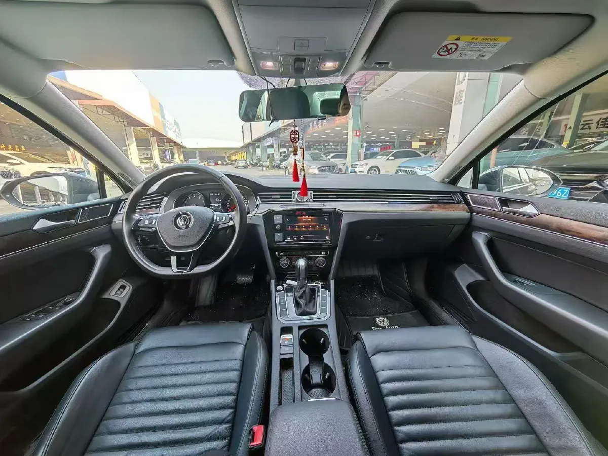 2019 Volkswagen Magotan 2.0T 186HP L4 7DCT,autocango,china used car exporter,china ev exporter,chinese used car exporter,chinese used ev exporter