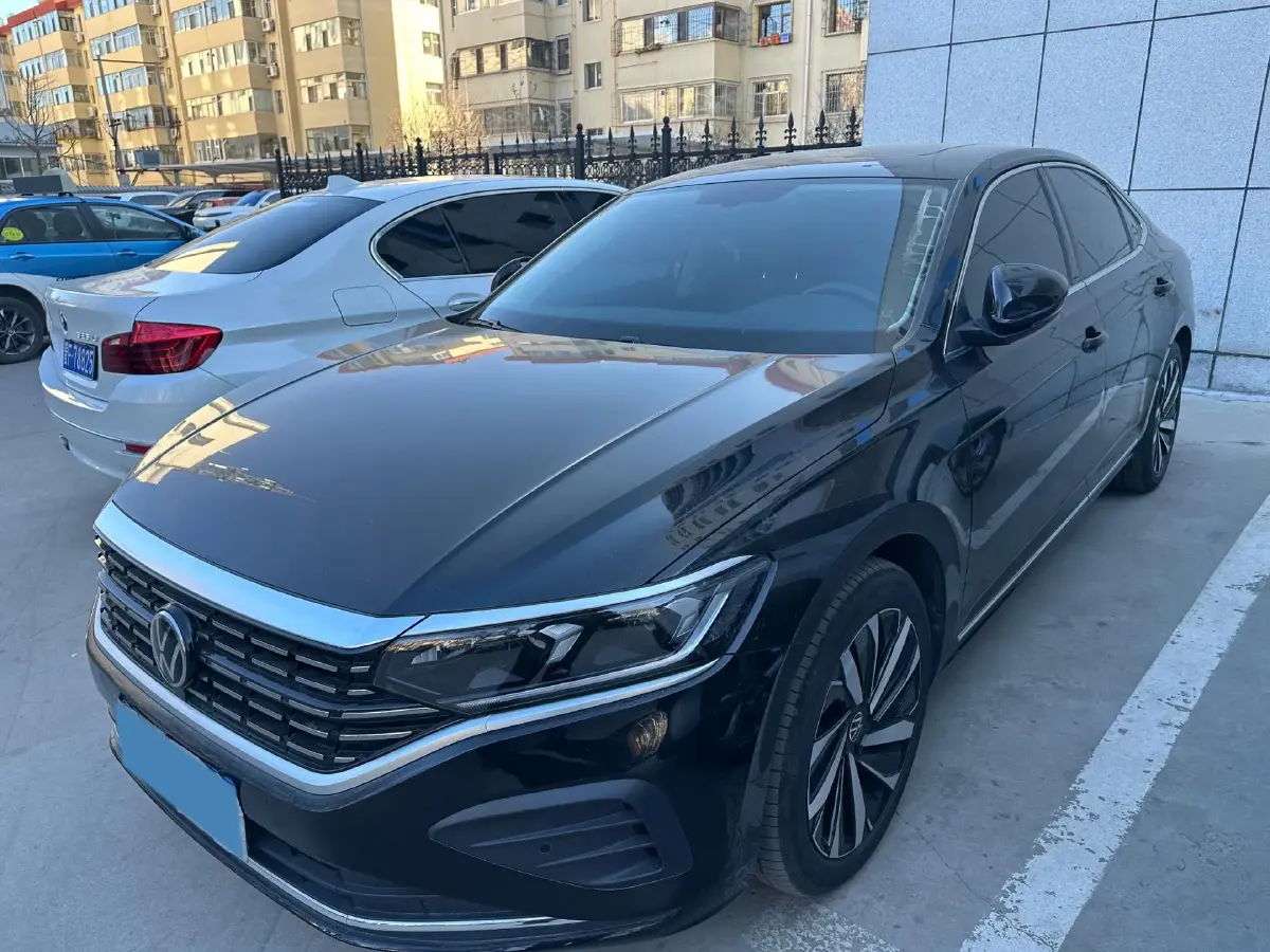 2024 Volkswagen Passat 2.0T 220HP L4 7DCT
