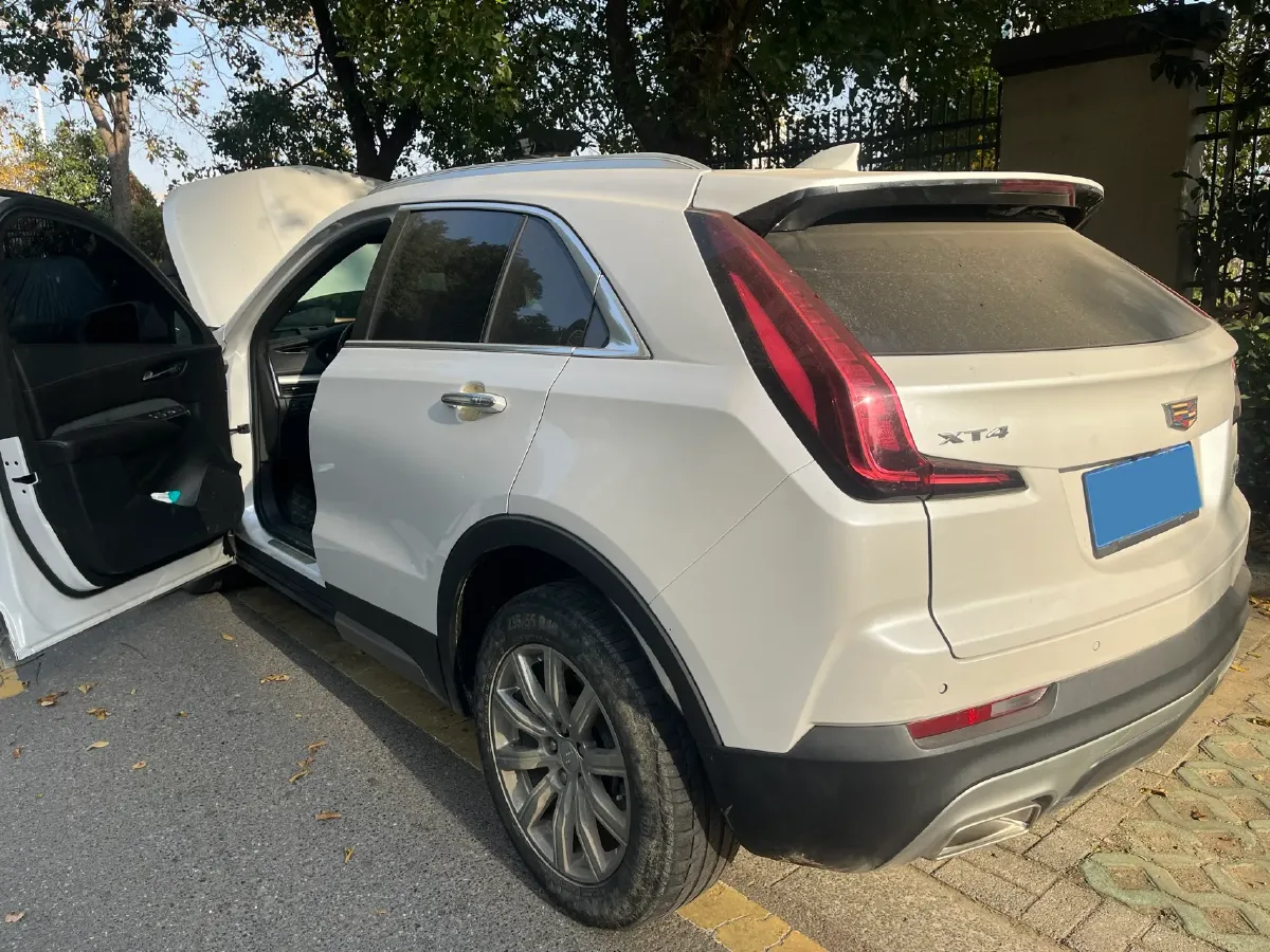 2021 Cadillac XT4 2.0T 237HP L4 9AT,autocango,china used car exporter,china ev exporter,chinese used car exporter,chinese used ev exporter