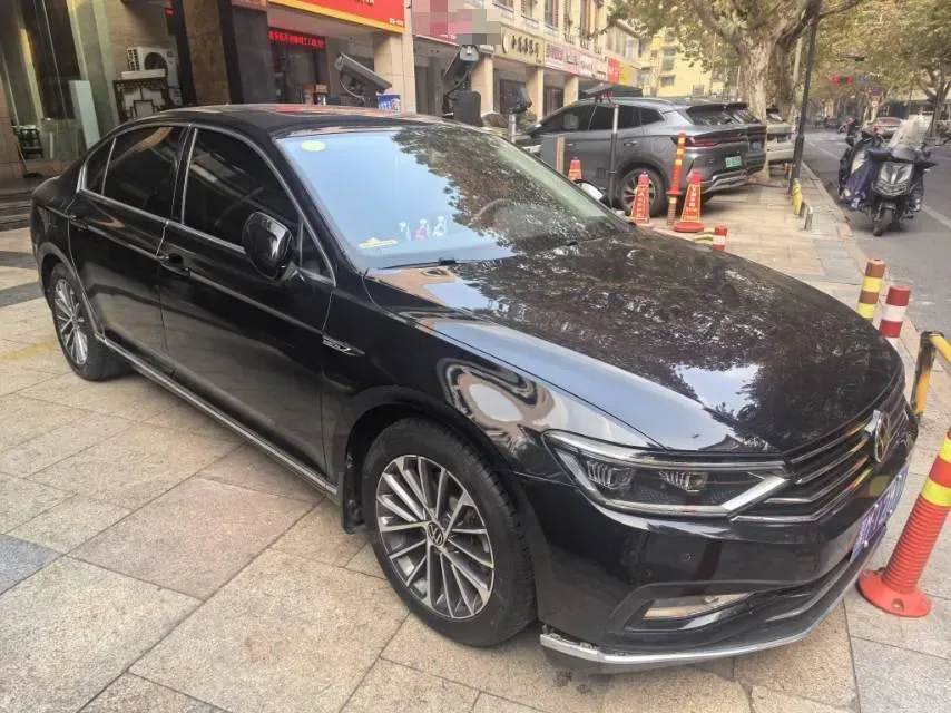 2020 Volkswagen Magotan 2.0T 186HP L4 7DCT,autocango,china used car exporter,china ev exporter,chinese used car exporter,chinese used ev exporter