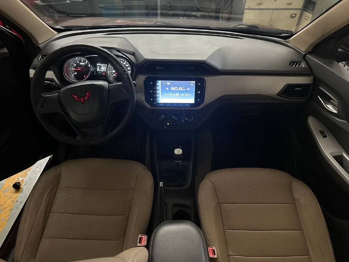 2021 WuLing HongGuang Plus 1.5L 99HP L4 6MT,autocango,china used car exporter,china ev exporter,chinese used car exporter,chinese used ev exporter