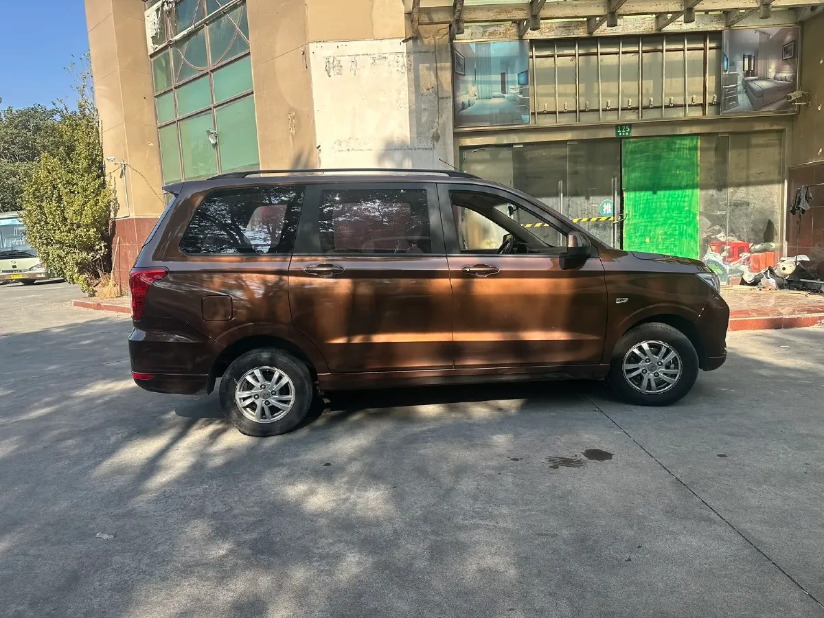 2021 WuLing HongGuang Plus 1.5L 99HP L4 6MT,autocango,china used car exporter,china ev exporter,chinese used car exporter,chinese used ev exporter