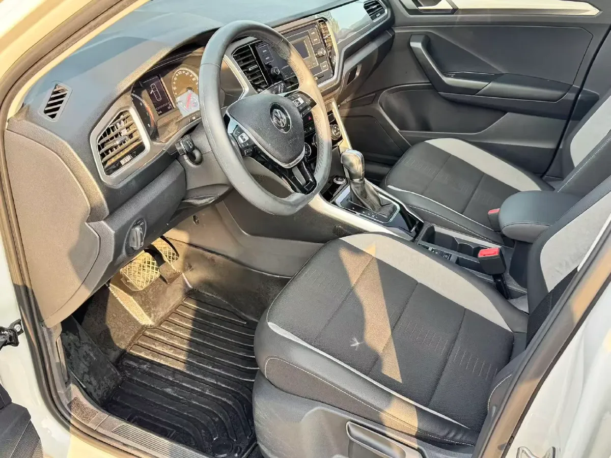 2019 Volkswagen T-Roc 1.4T 131HP L4 7DCT,autocango,china used car exporter,china ev exporter,chinese used car exporter,chinese used ev exporter