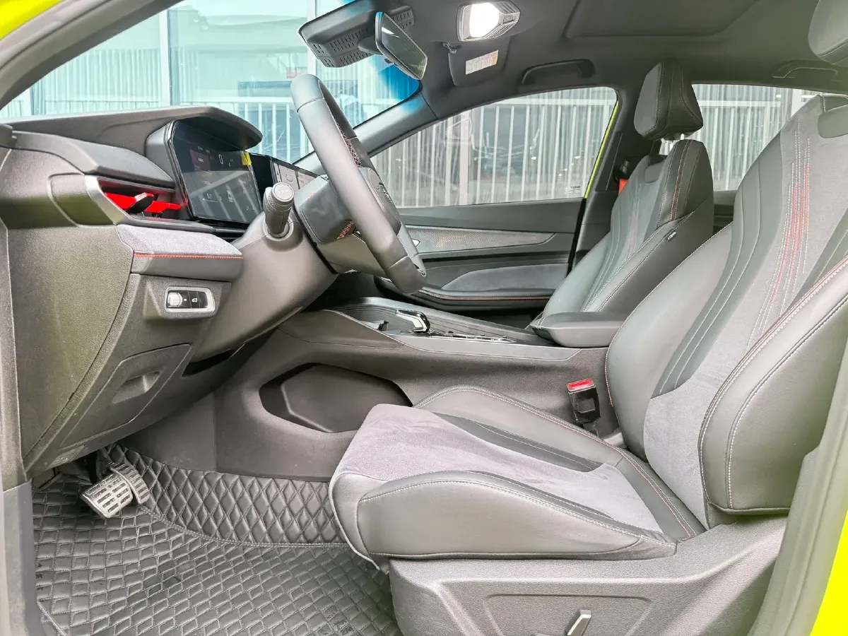 2022 Geely Binray 1.5T 181HP L4 7DCT,autocango,china used car exporter,china ev exporter,chinese used car exporter,chinese used ev exporter