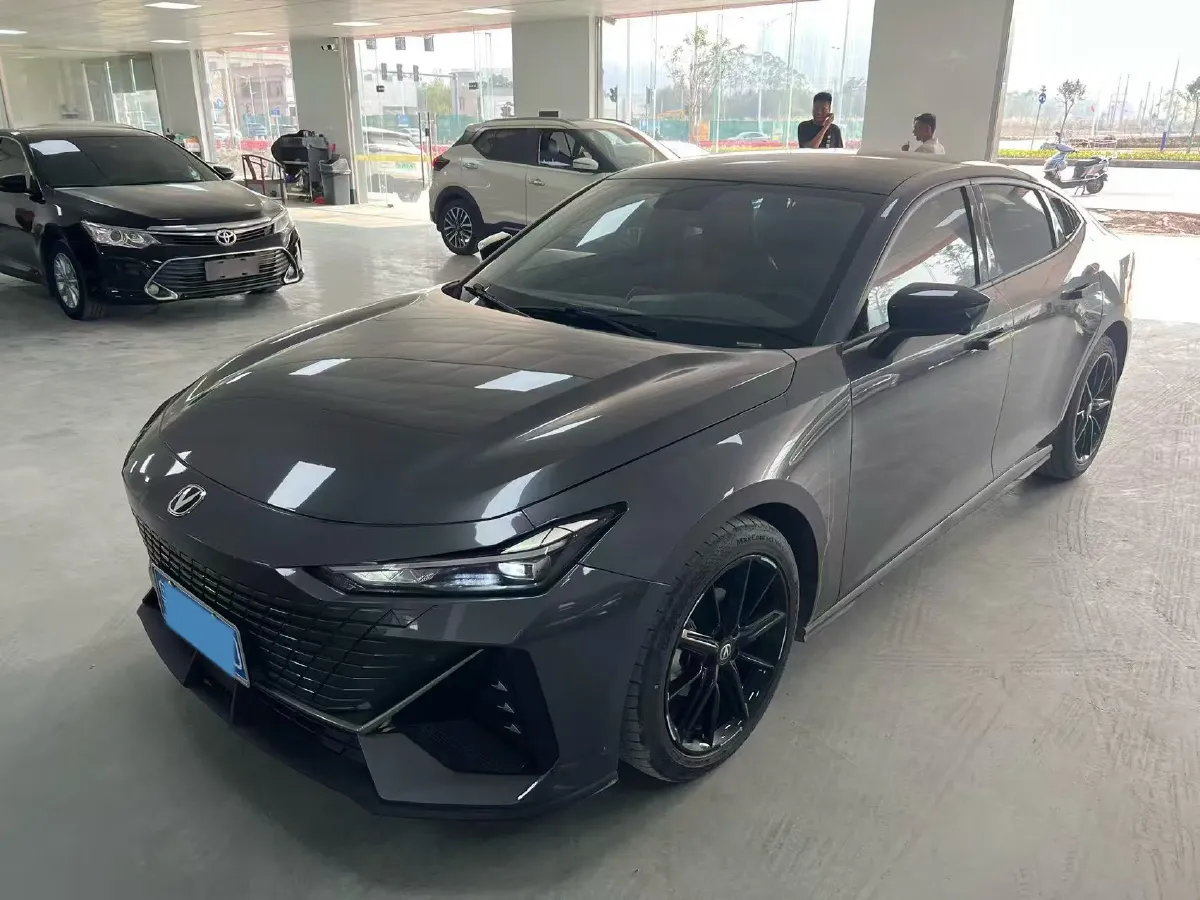 2022 ChangAn UNI-V 1.5T 188HP L4 7DCT,autocango,china used car exporter,china ev exporter,chinese used car exporter,chinese used ev exporter