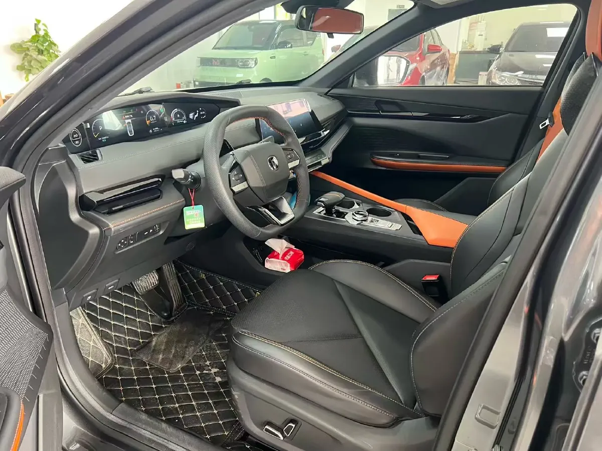 2022 ChangAn UNI-V 1.5T 188HP L4 7DCT,autocango,china used car exporter,china ev exporter,chinese used car exporter,chinese used ev exporter