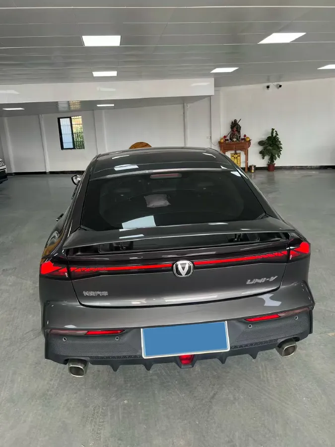 2022 ChangAn UNI-V 1.5T 188HP L4 7DCT,autocango,china used car exporter,china ev exporter,chinese used car exporter,chinese used ev exporter