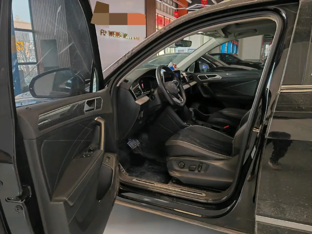 2023 Volkswagen Tiguan L 2.0T 186HP L4 7DCT,autocango,china used car exporter,china ev exporter,chinese used car exporter,chinese used ev exporter
