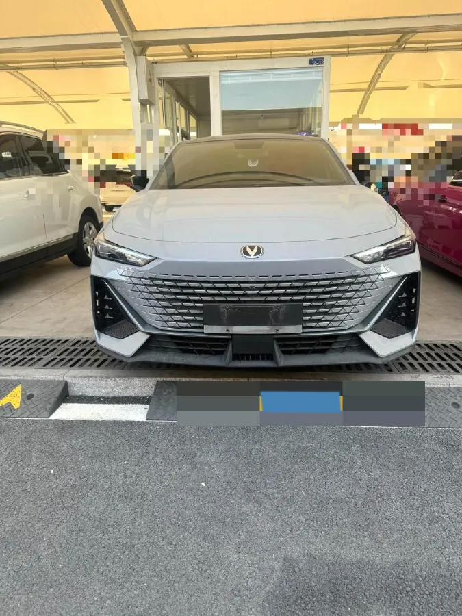 2022 ChangAn UNI-V 1.5T 188HP L4 7DCT,autocango,china used car exporter,china ev exporter,chinese used car exporter,chinese used ev exporter