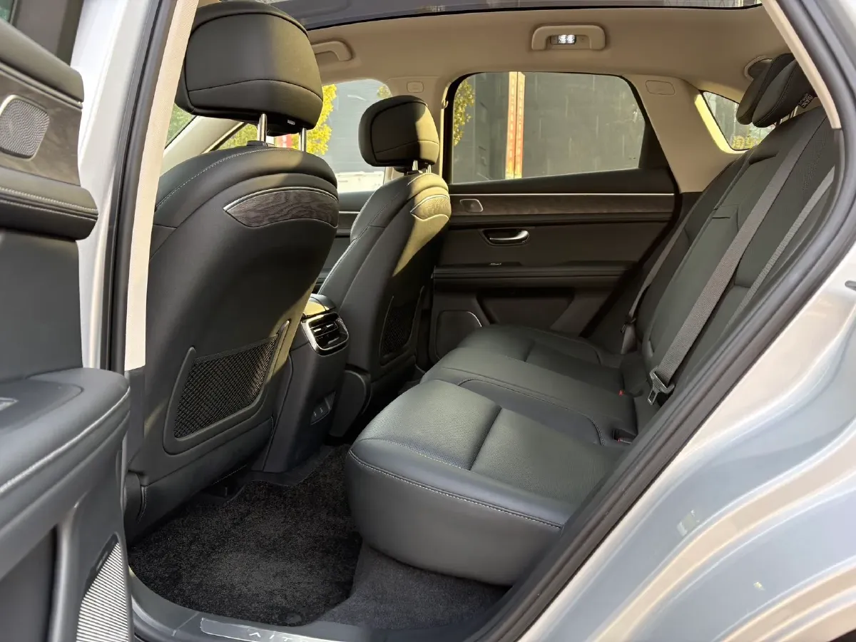 2022 AITO AITO M5 Range Extended 125HP REEV 40KWH,autocango,china used car exporter,china ev exporter,chinese used car exporter,chinese used ev exporter