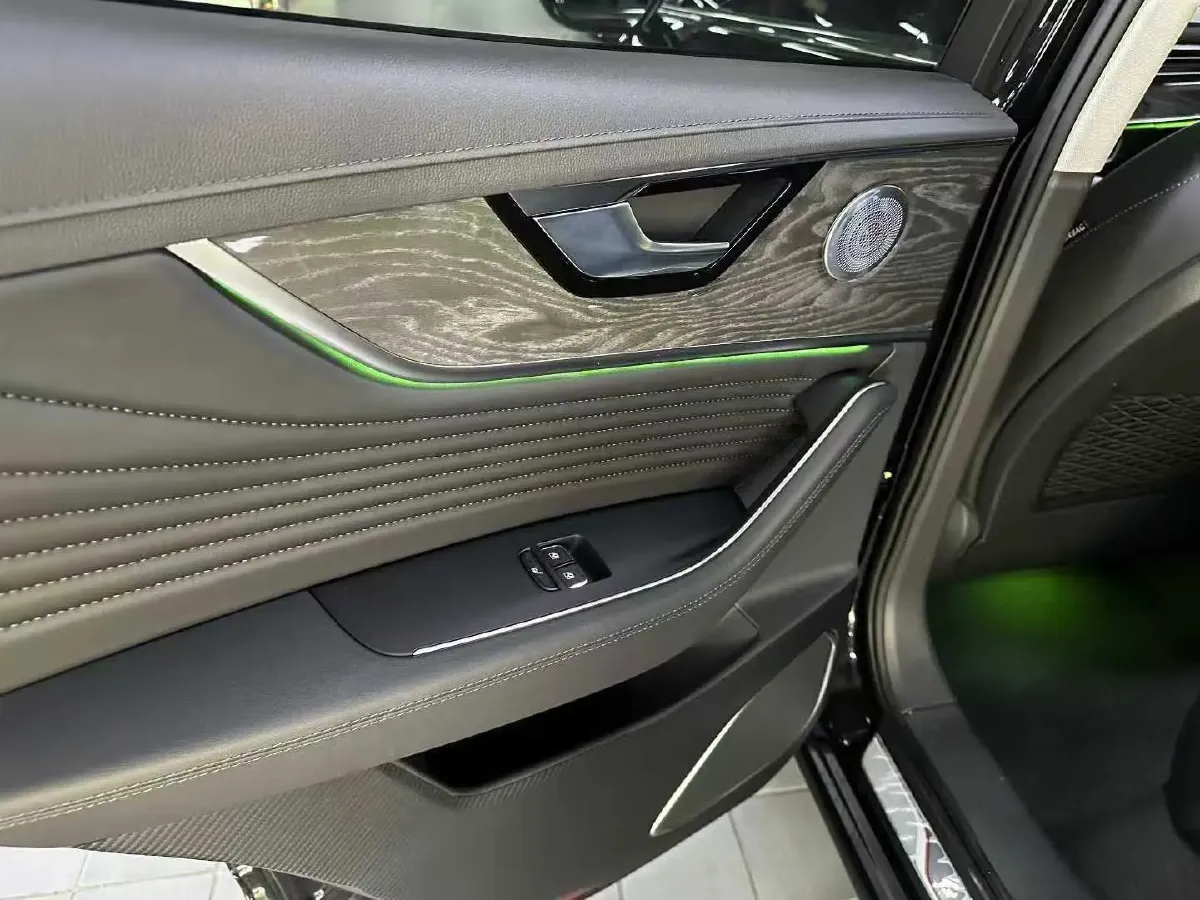 2023 HongQi HS5 2.0T 252HP L4 8AT,autocango,china used car exporter,china ev exporter,chinese used car exporter,chinese used ev exporter