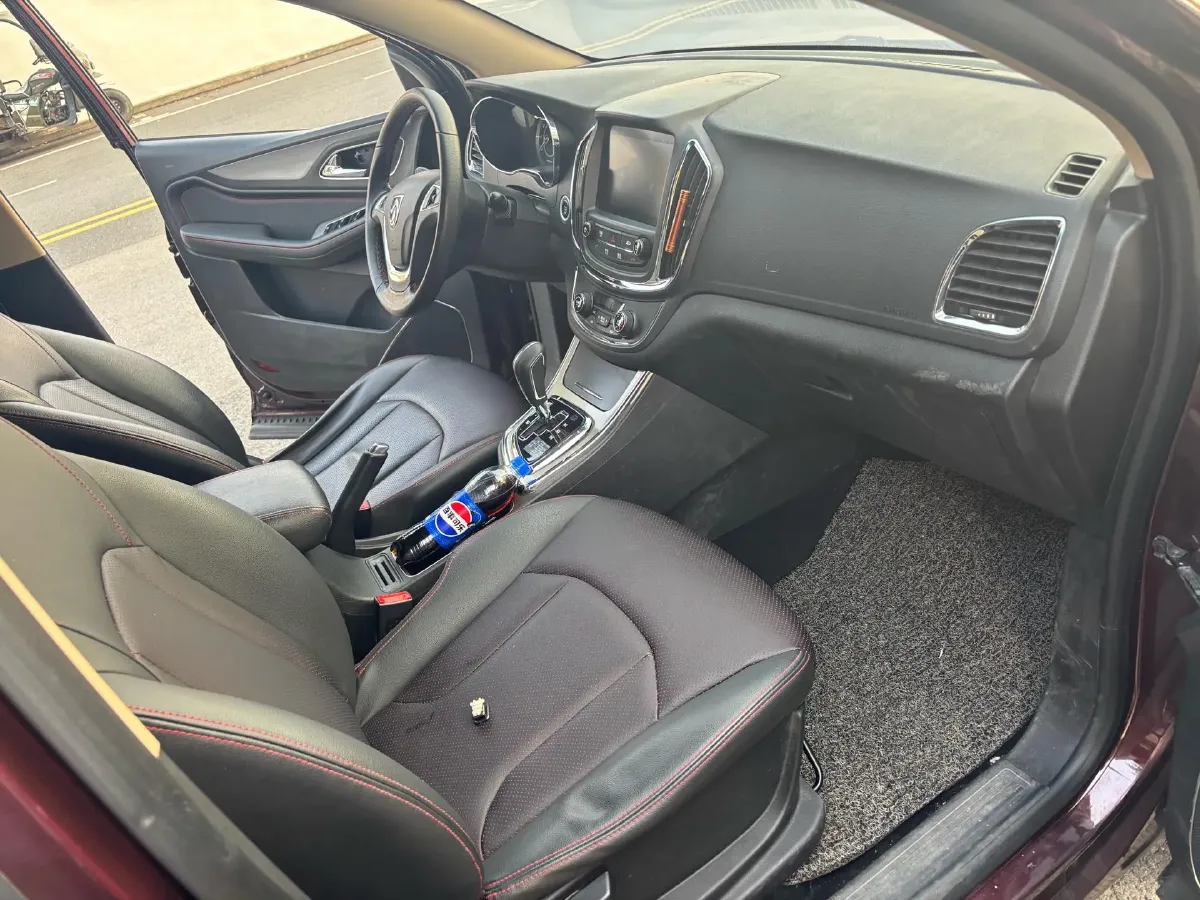 2016 BaoJun 560 1.5T 150HP L4 6MT,autocango,china used car exporter,china ev exporter,chinese used car exporter,chinese used ev exporter