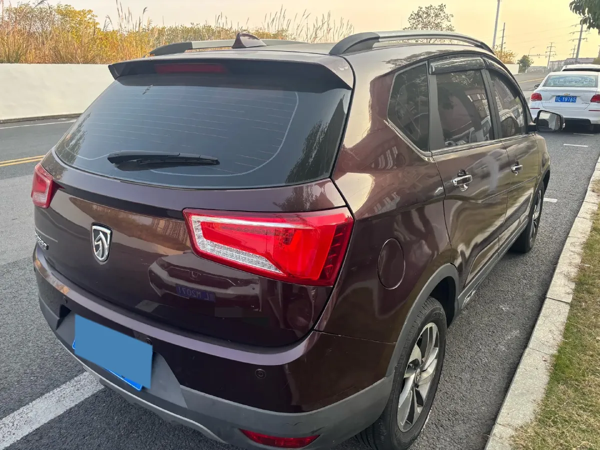 2016 BaoJun 560 1.5T 150HP L4 6MT,autocango,china used car exporter,china ev exporter,chinese used car exporter,chinese used ev exporter