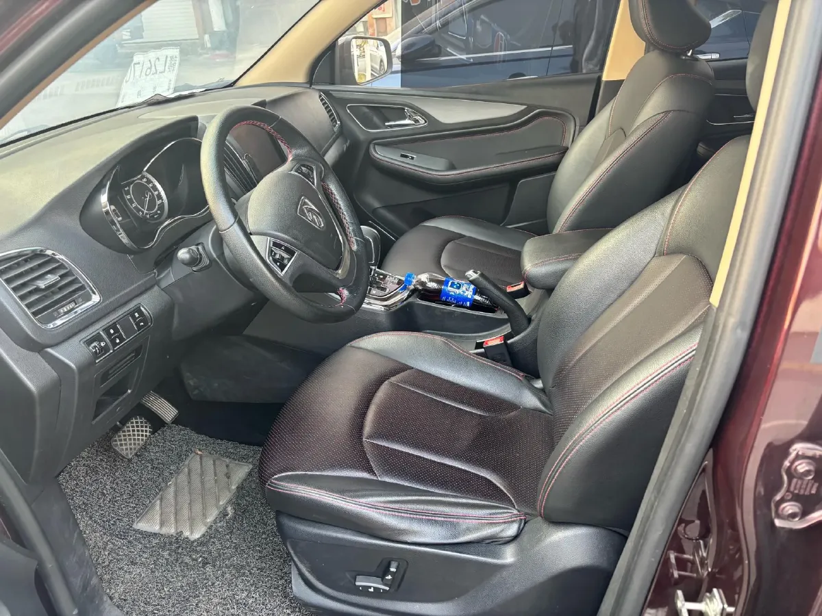 2016 BaoJun 560 1.5T 150HP L4 6MT,autocango,china used car exporter,china ev exporter,chinese used car exporter,chinese used ev exporter